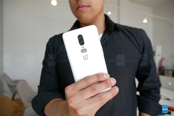 一加手机6在海外先行发布:骁龙 845、刘海屏,保