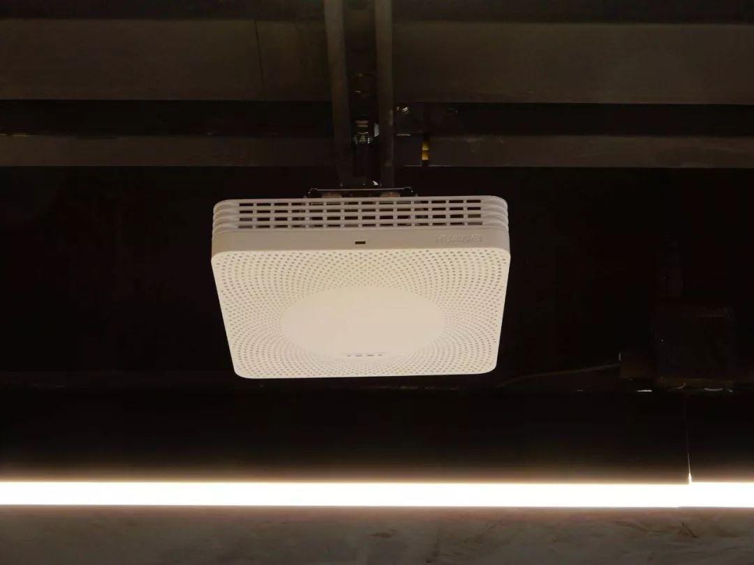 之前爱立信发布全球第一个5g小基站,就是一个dot,当时全网刷屏,大家