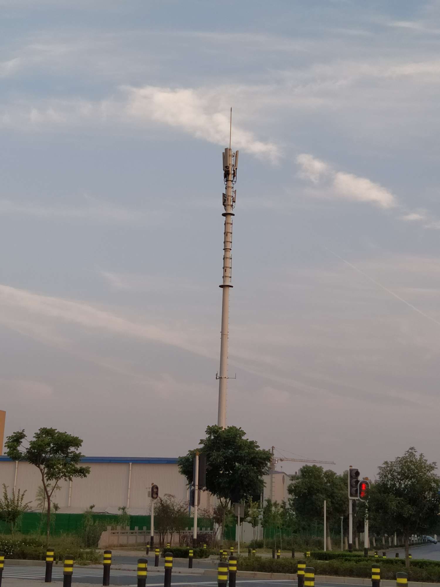 为什么附近有中国铁塔的存量铁塔的情况下联通好像就没有