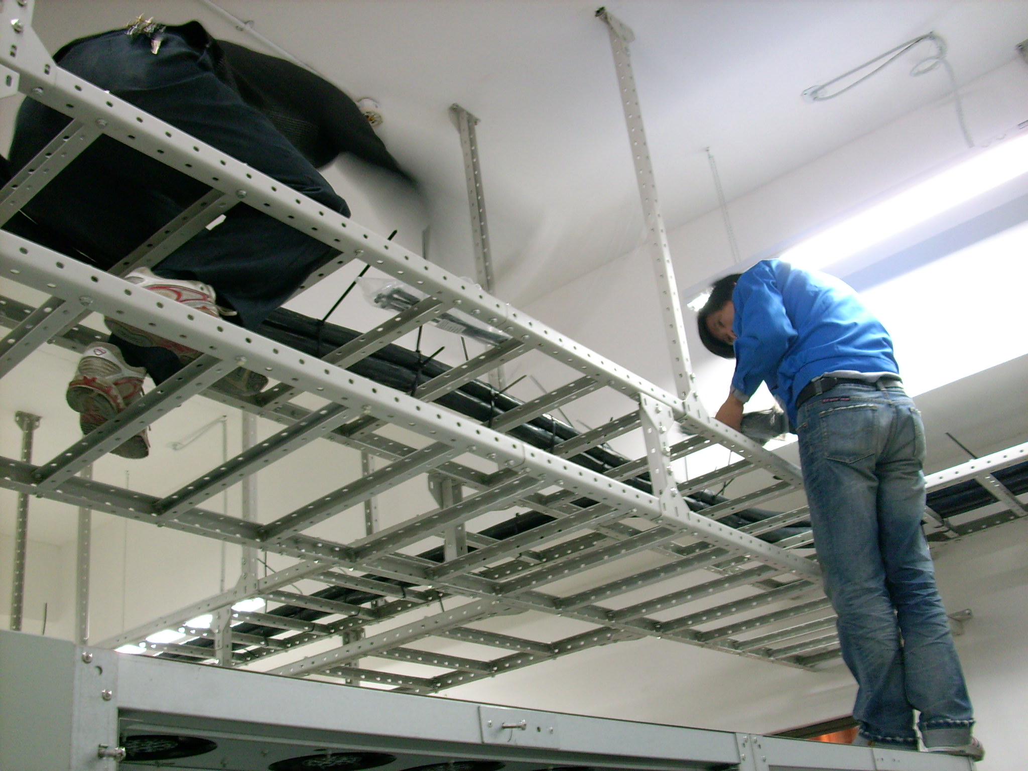 我也来两张自己机房的图