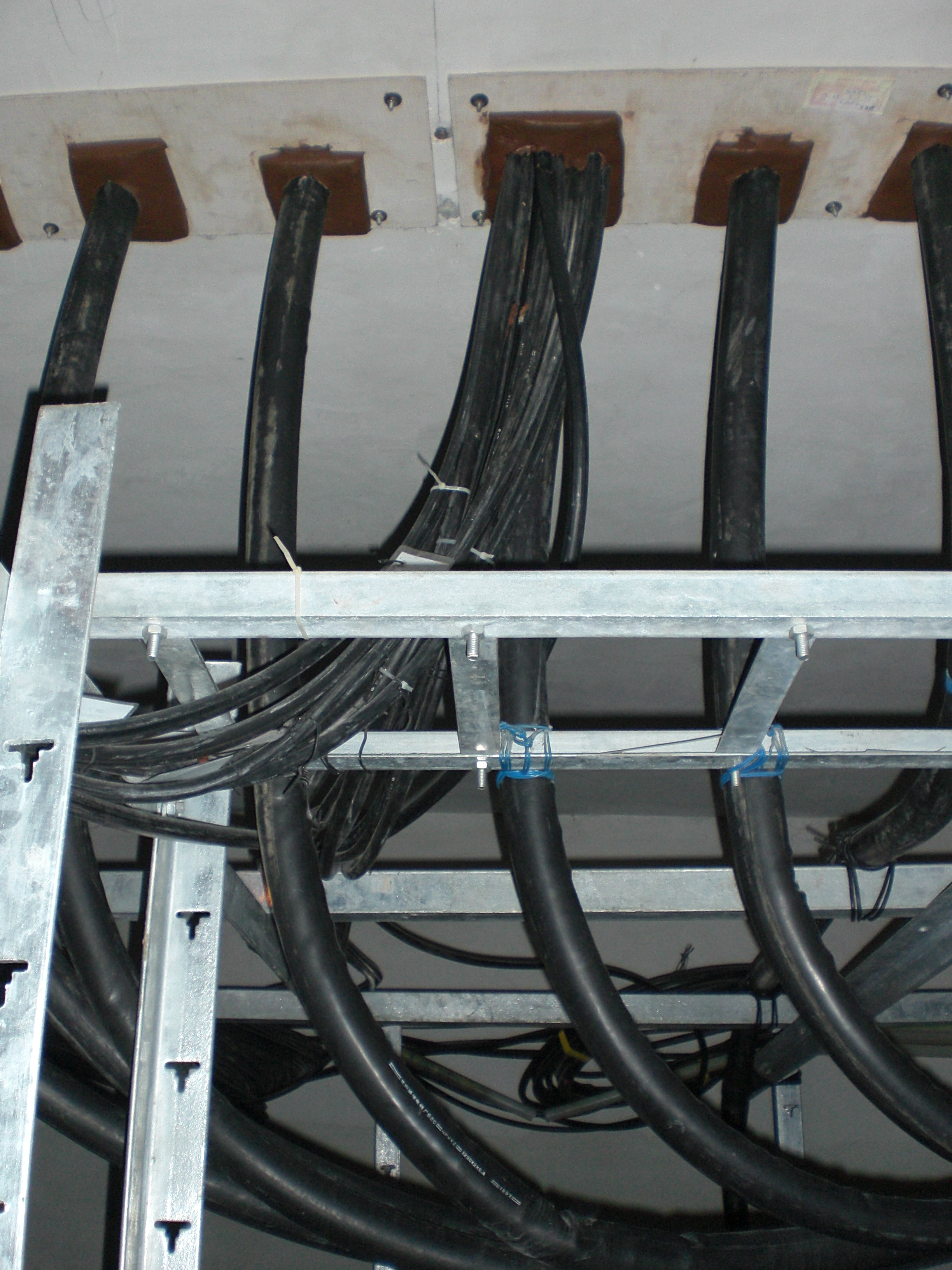 通信机房及地窖照片